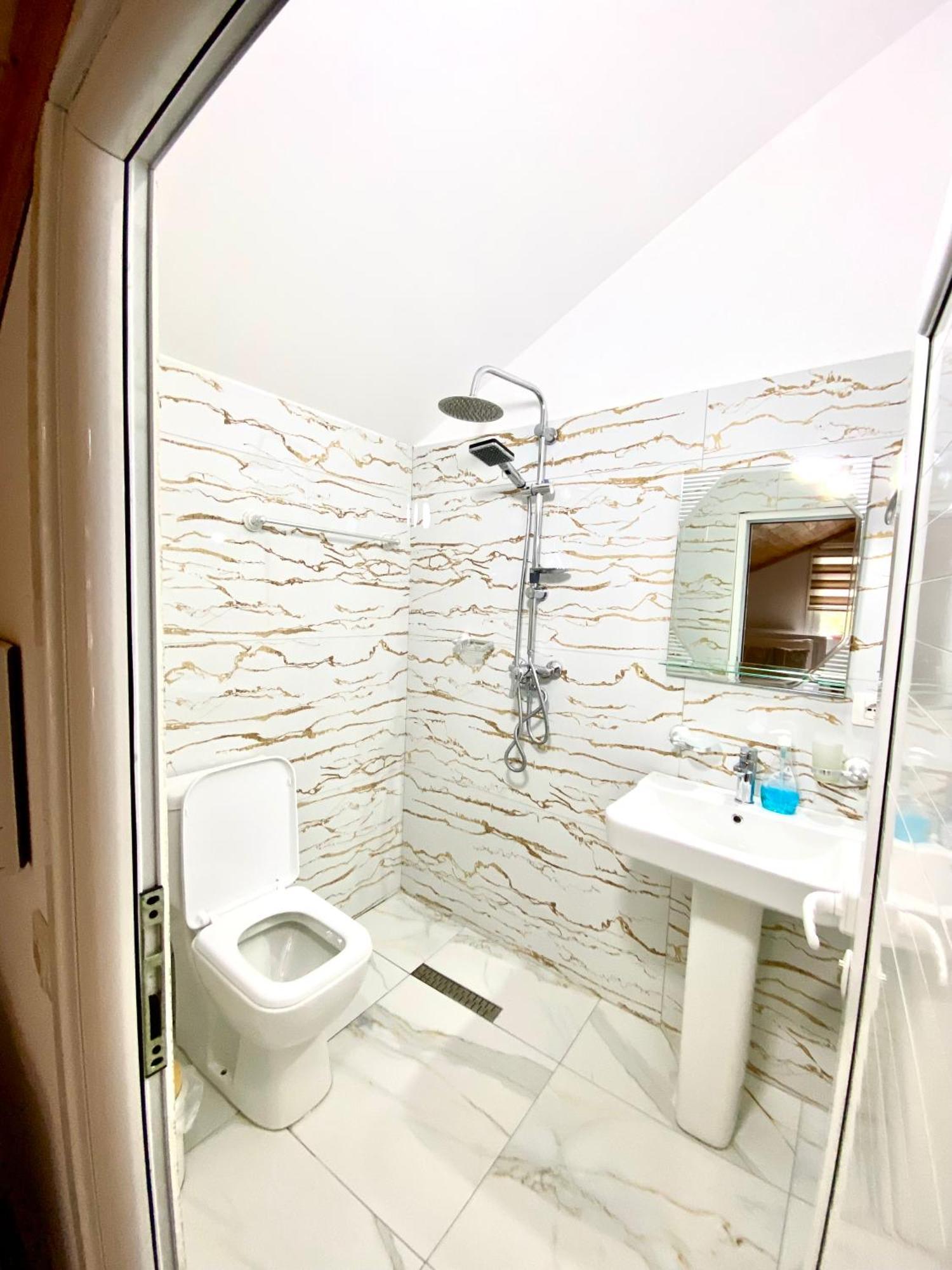 Guest House Rean Berat Zewnętrze zdjęcie